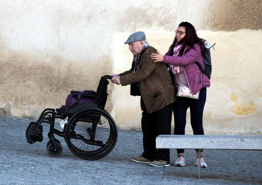 Supporting Someone with Dementia. Day-to-Day Approach